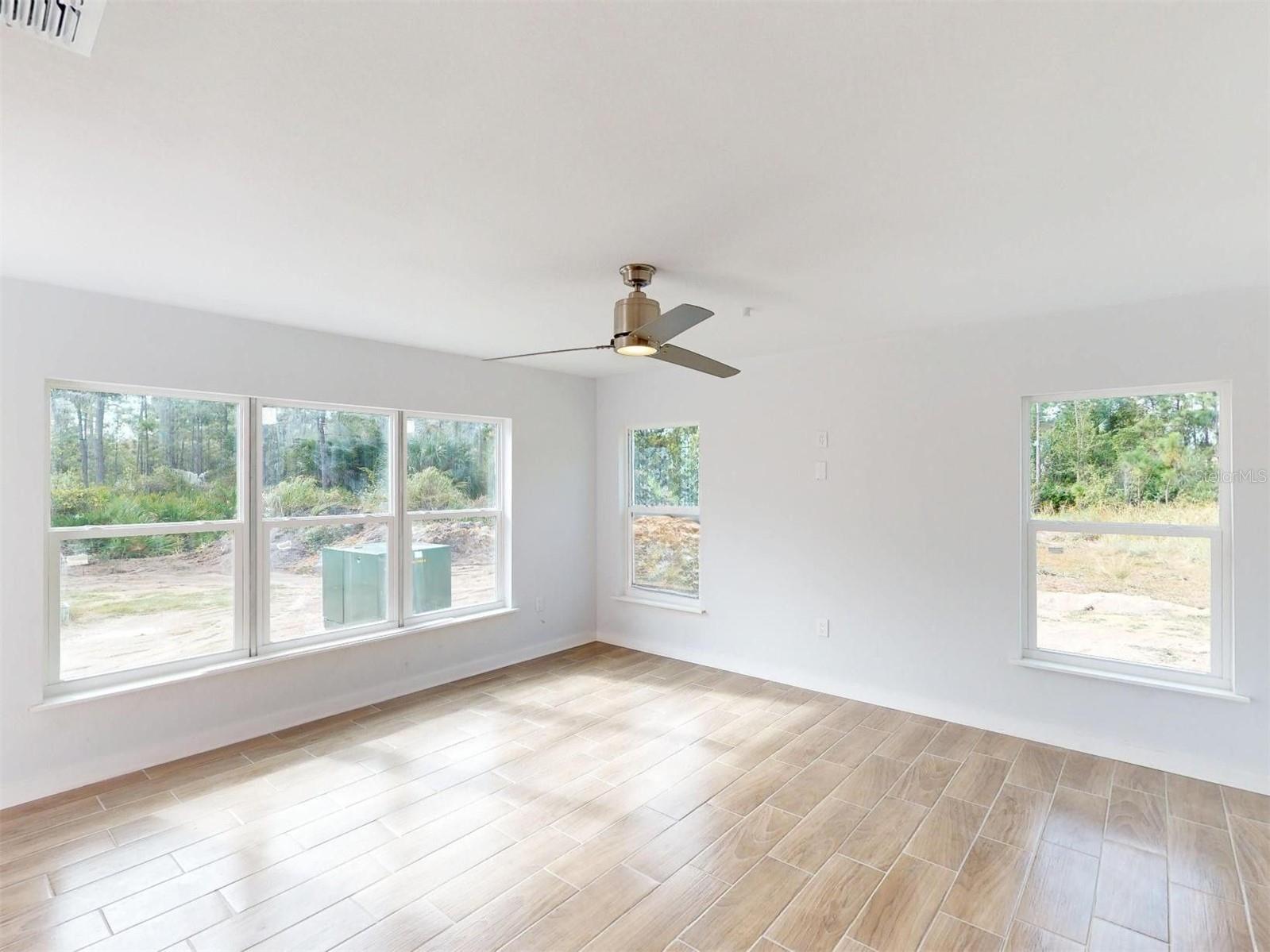 1215 Capricorn Blvd Property Photo 13