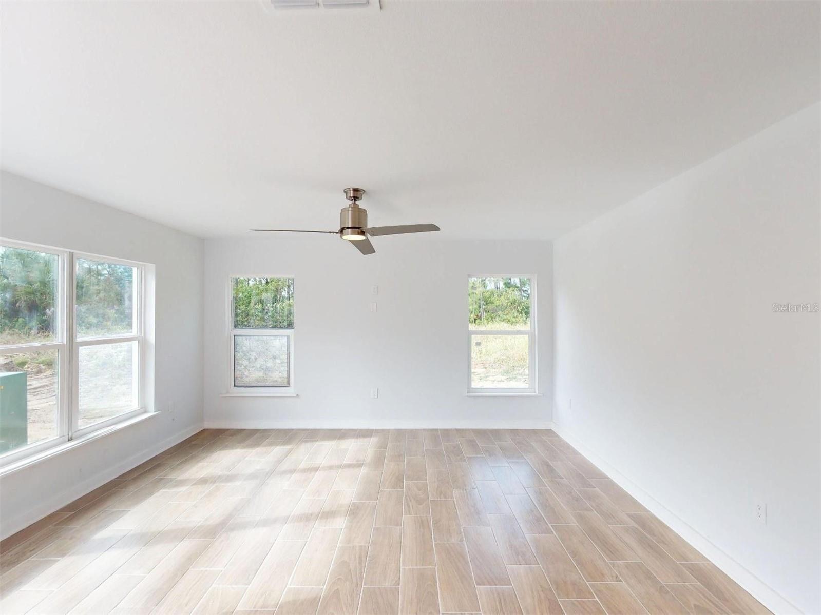 1215 Capricorn Blvd Property Photo 14