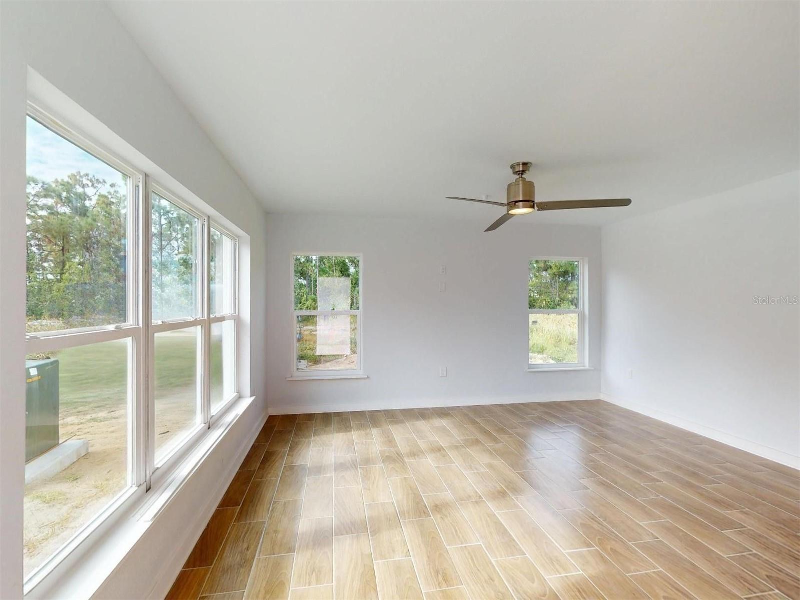 1215 Capricorn Blvd Property Photo 15