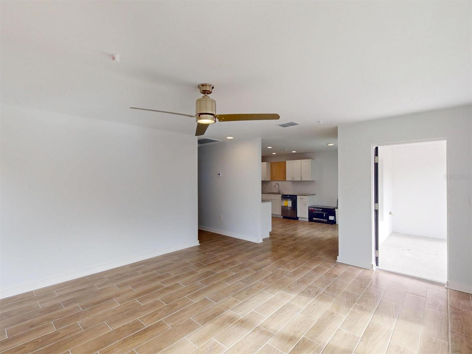 1215 Capricorn Blvd Property Photo 16