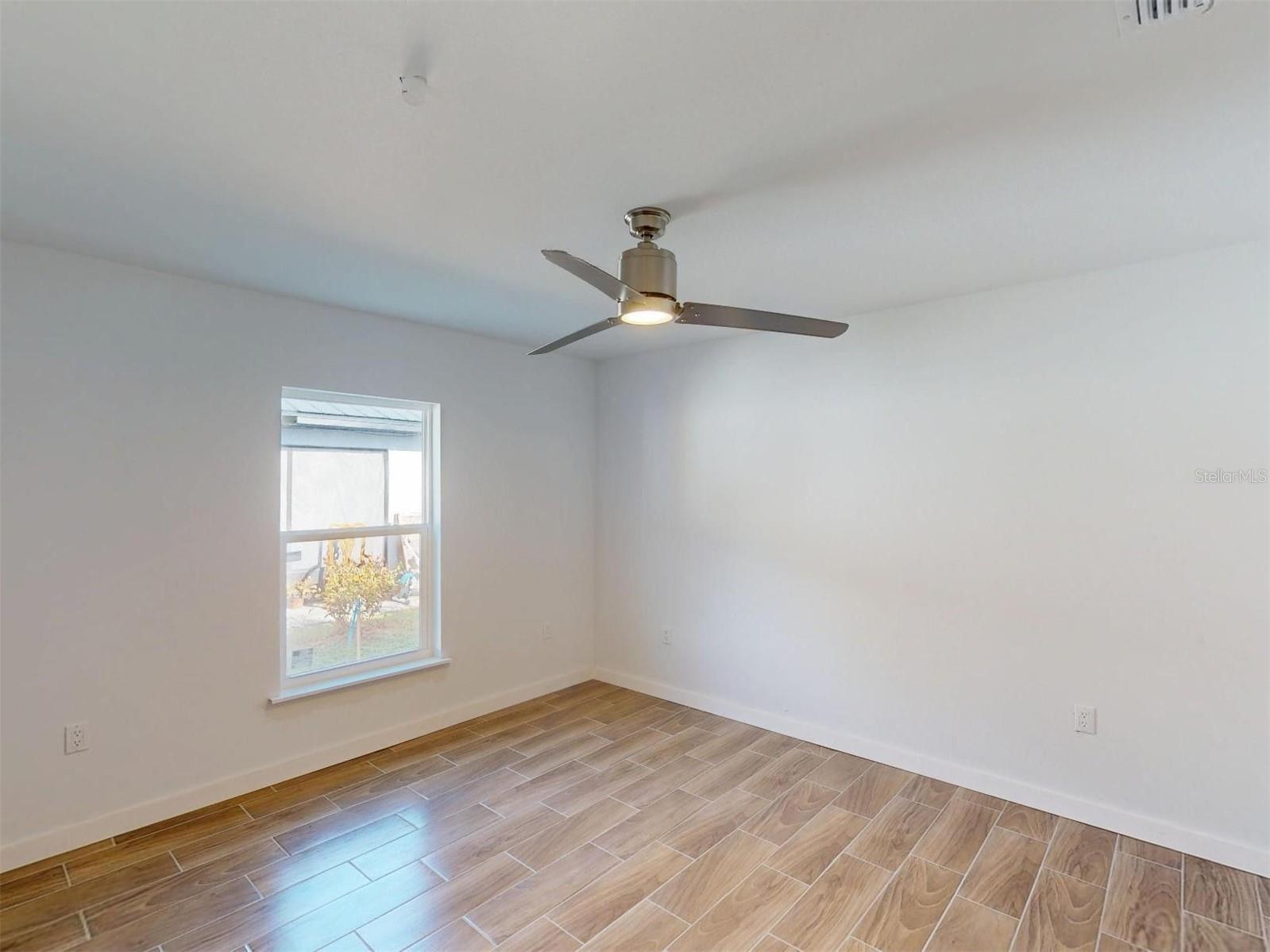 1215 Capricorn Blvd Property Photo 27