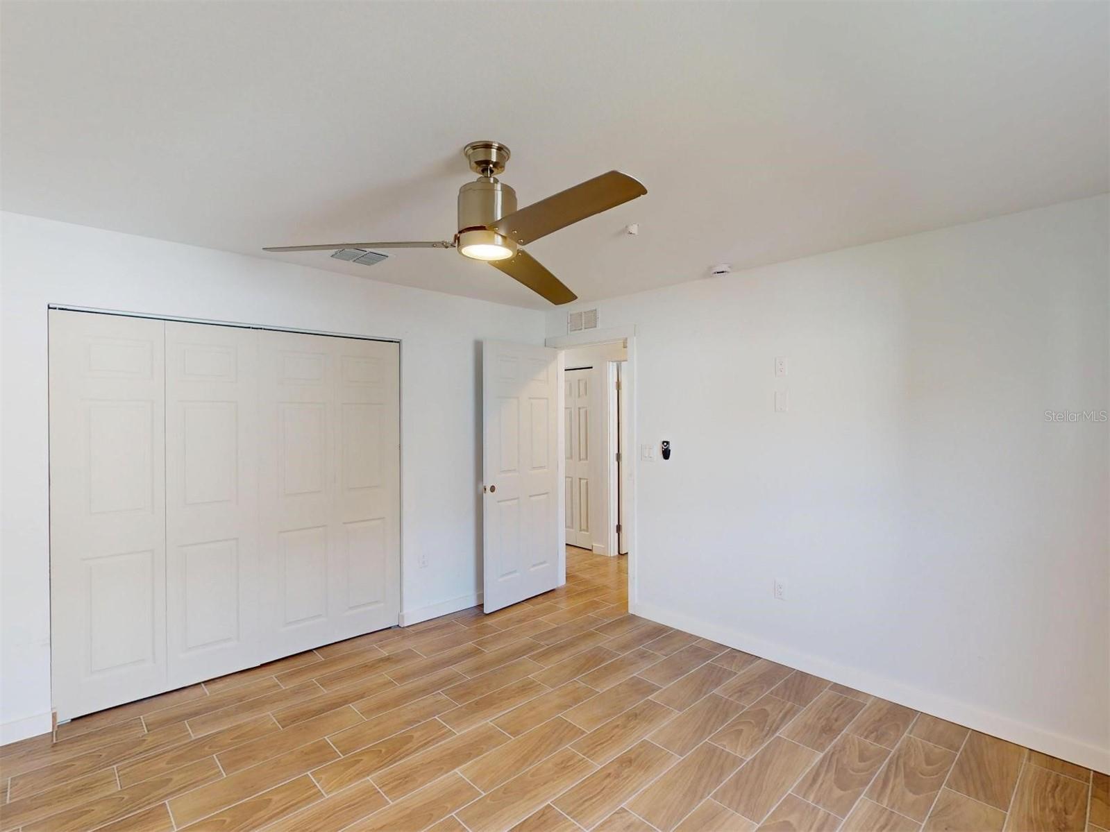 1215 Capricorn Blvd Property Photo 28