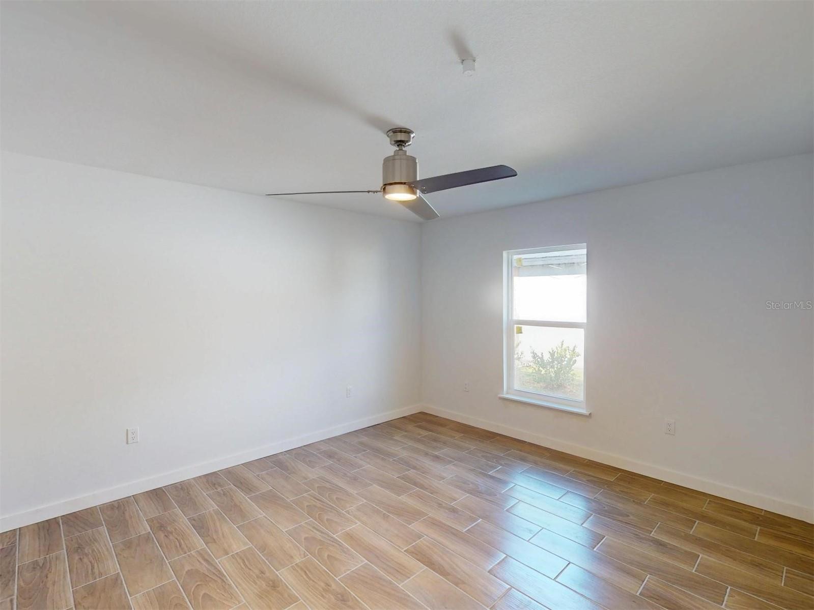 1215 Capricorn Blvd Property Photo 34