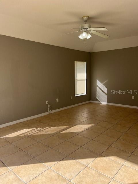 2447 Jarvis St Property Photo 9