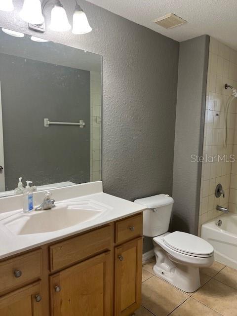 2447 Jarvis St Property Photo 18