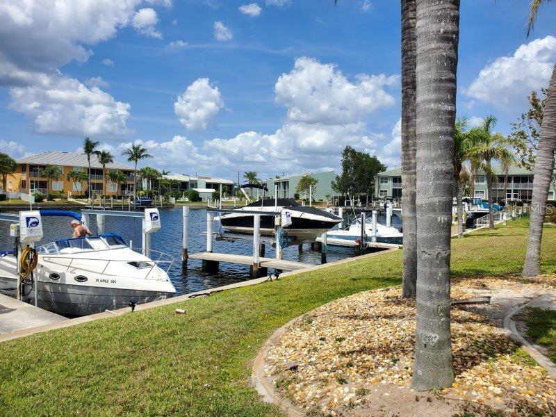 3233 Wood Thrush Dr #24a Property Photo 3
