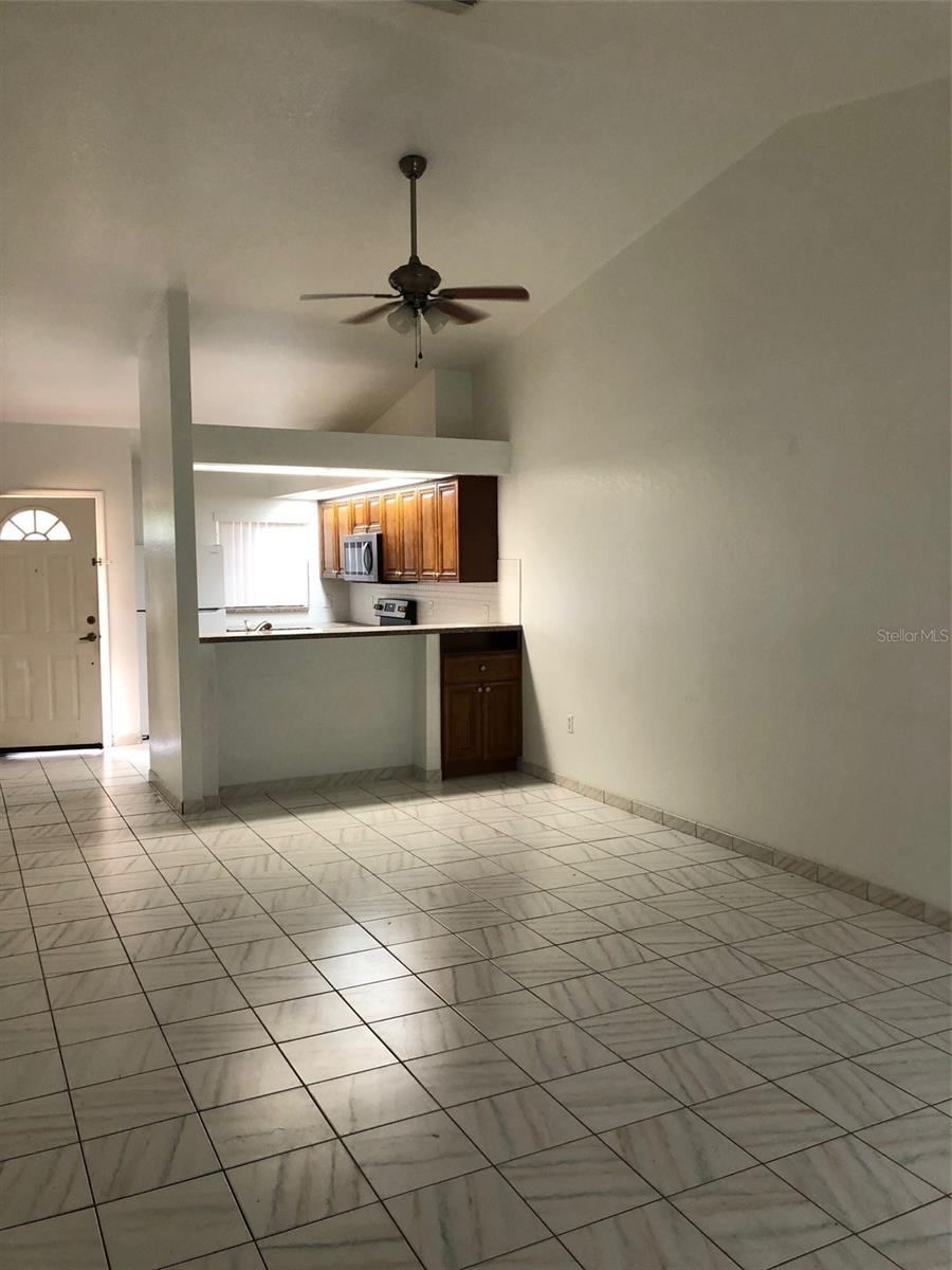 25385 Sandhill Blvd #d2 Property Photo 2