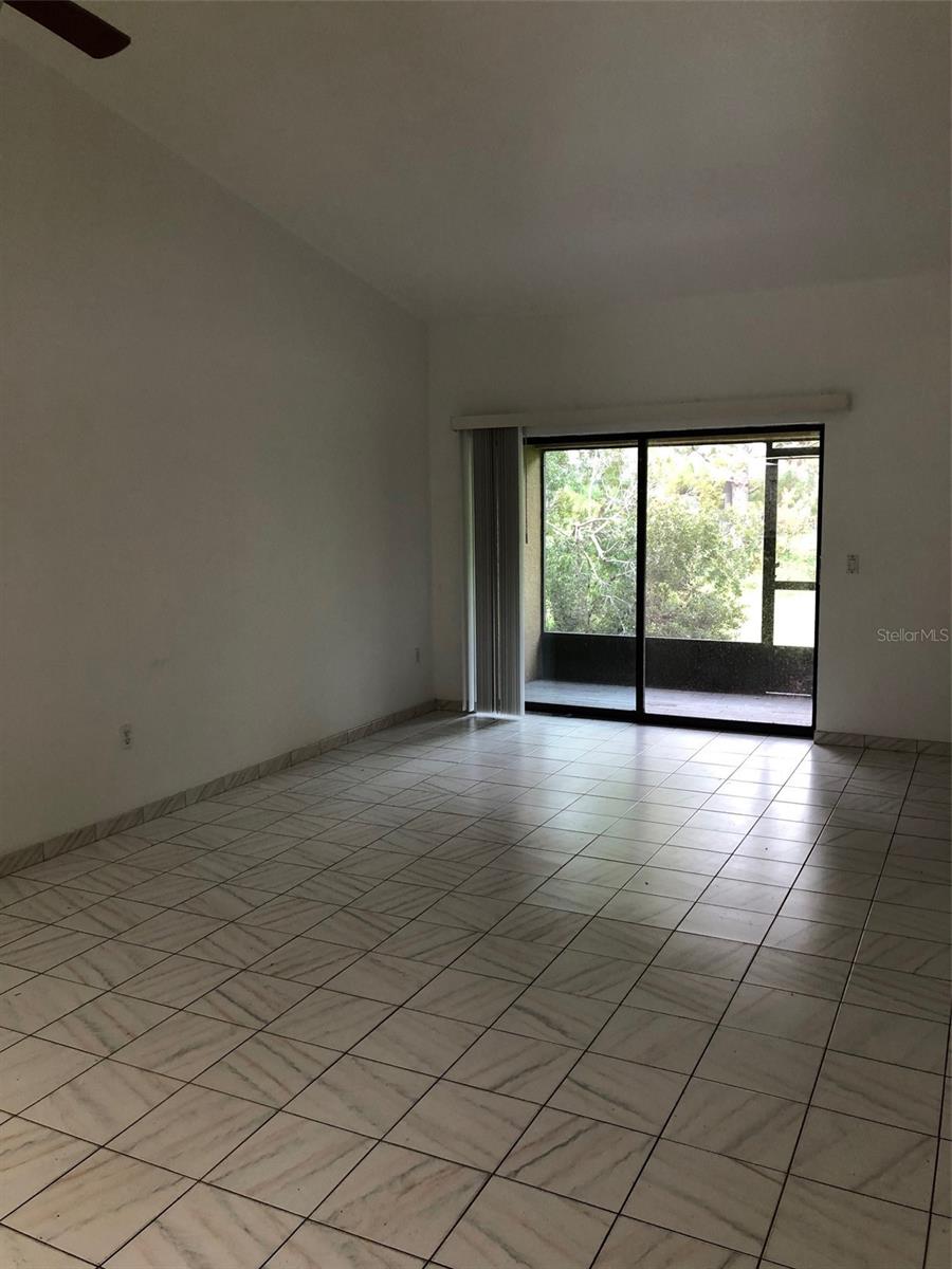 25385 Sandhill Blvd #d2 Property Photo 10