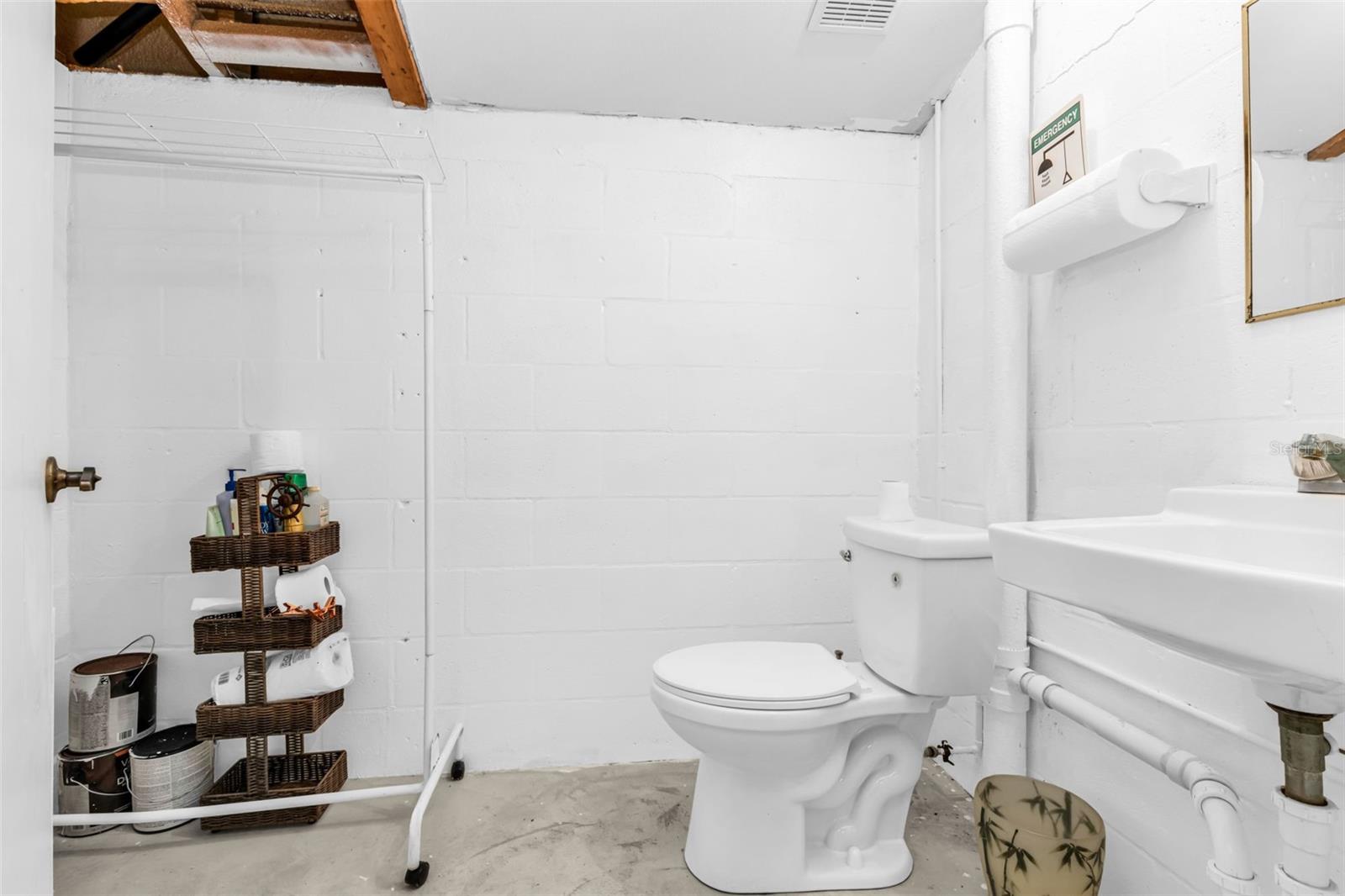 27039 Rushmore Ave Property Photo 9