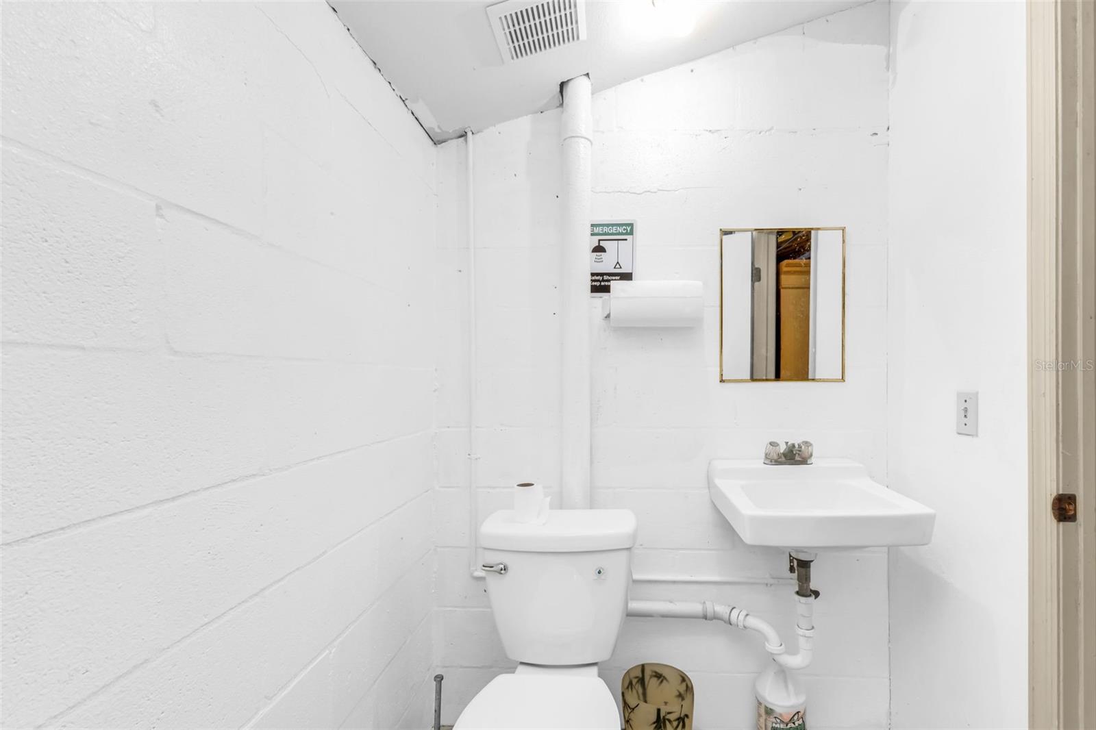 27039 Rushmore Ave Property Photo 10