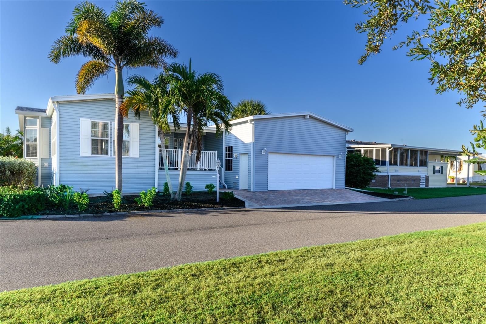 2 Emden Cir Property Photo 1