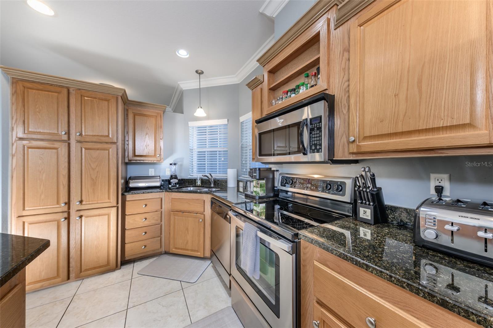2 Emden Cir Property Photo 15