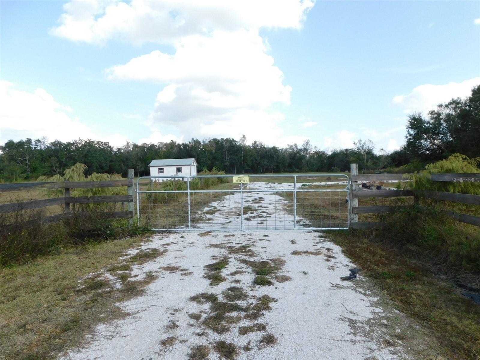2460 Nw Garvin Ave Property Photo 2