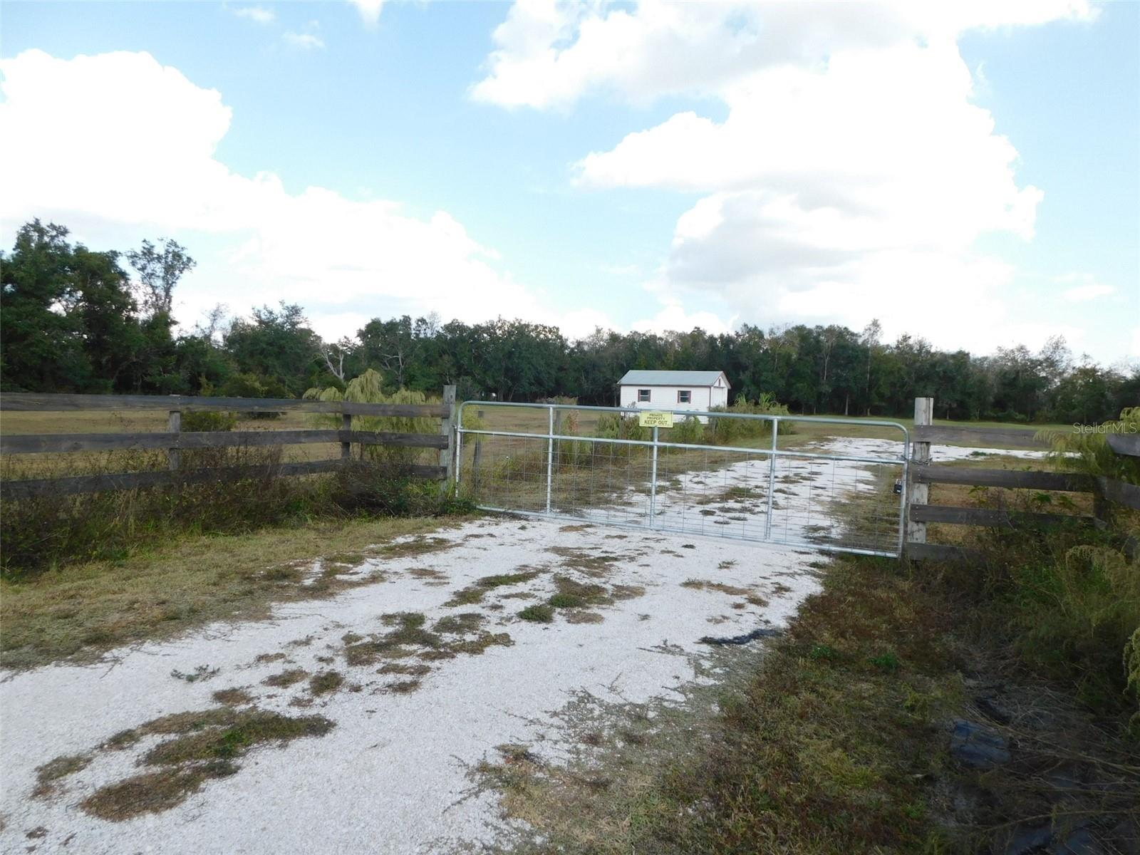 2460 Nw Garvin Ave Property Photo 3