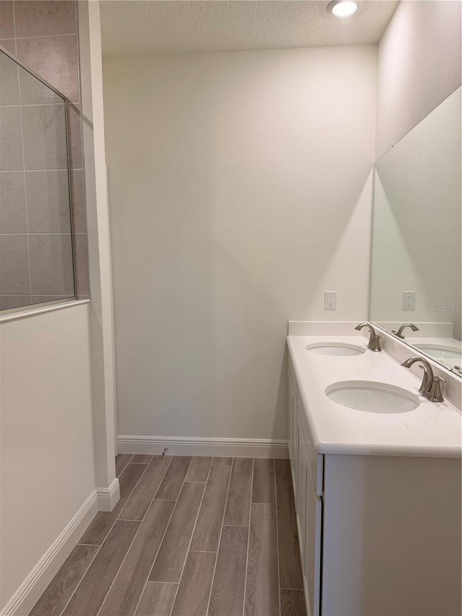 13412 Brewster Rd Property Photo 6
