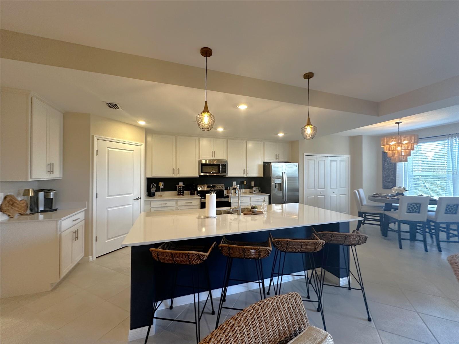 14221 Heritage Landing Blvd #2014 Property Photo 3