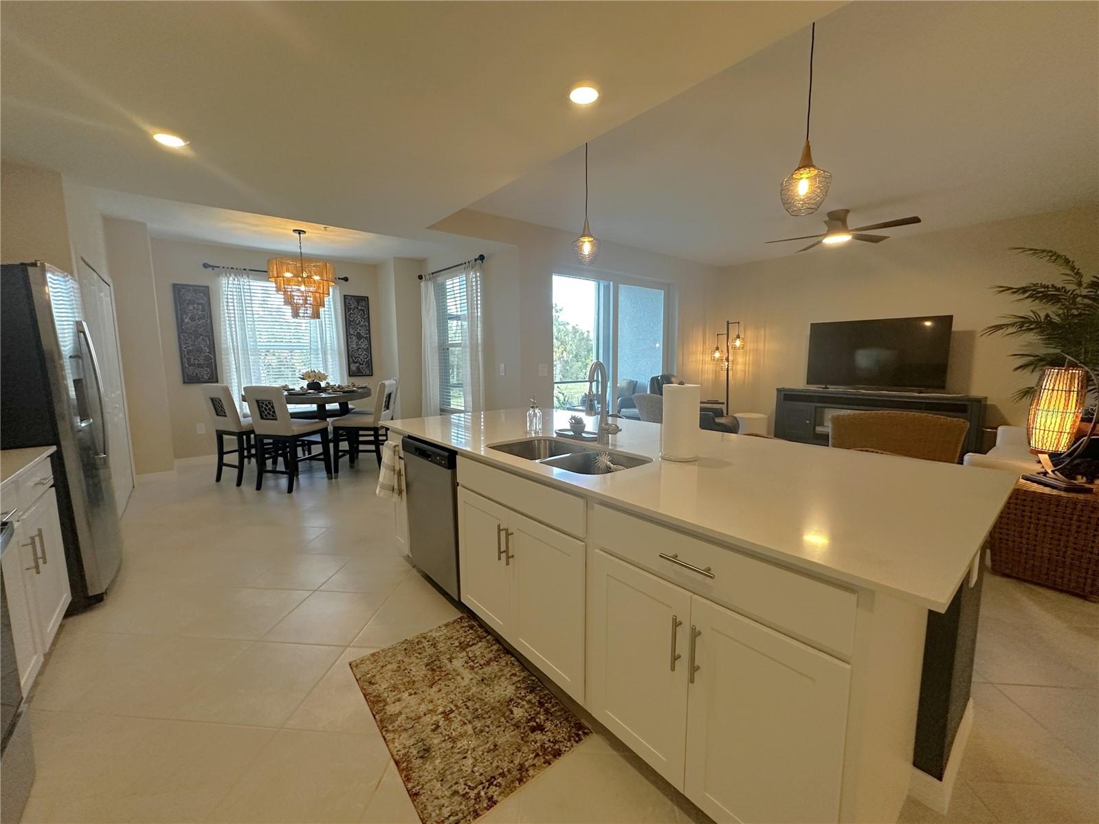 14221 Heritage Landing Blvd #2014 Property Photo 4