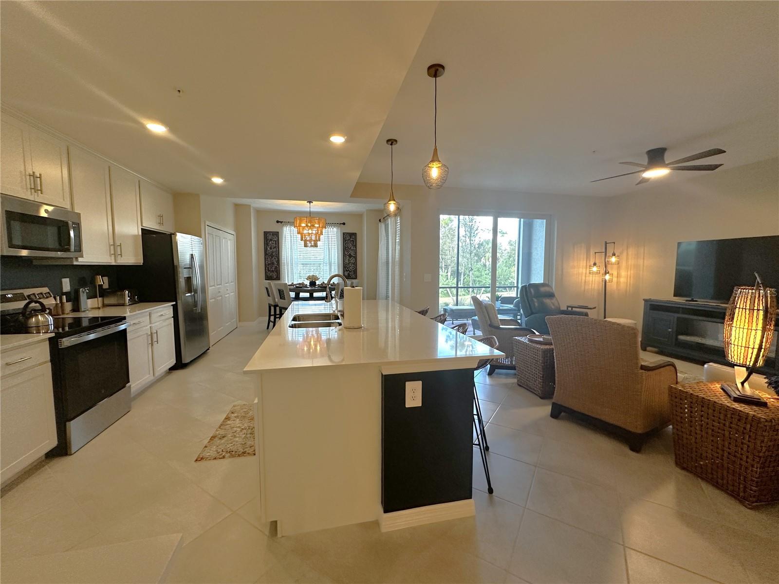 14221 Heritage Landing Blvd #2014 Property Photo 7