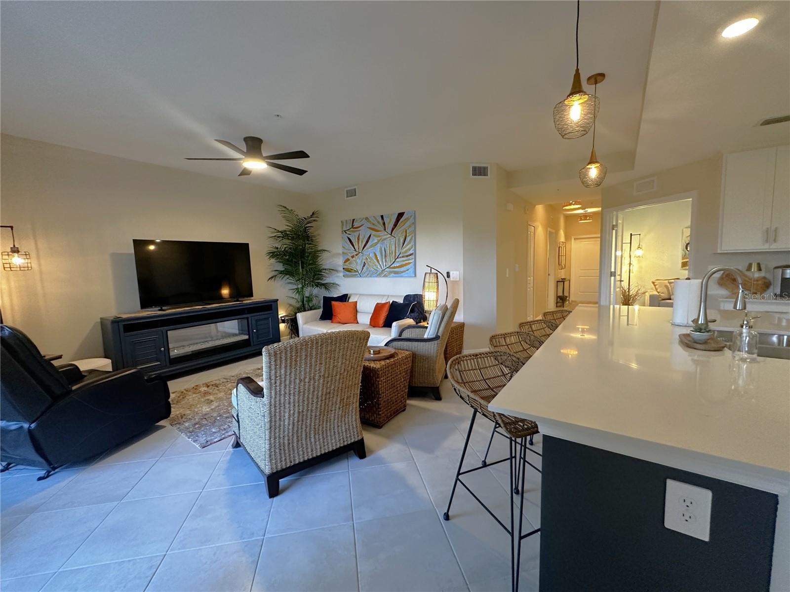 14221 Heritage Landing Blvd #2014 Property Photo 8