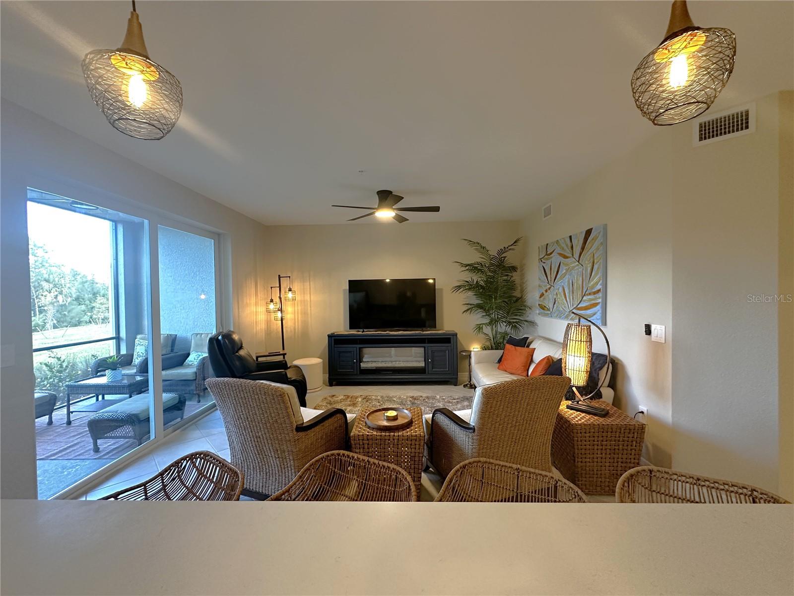 14221 Heritage Landing Blvd #2014 Property Photo 11