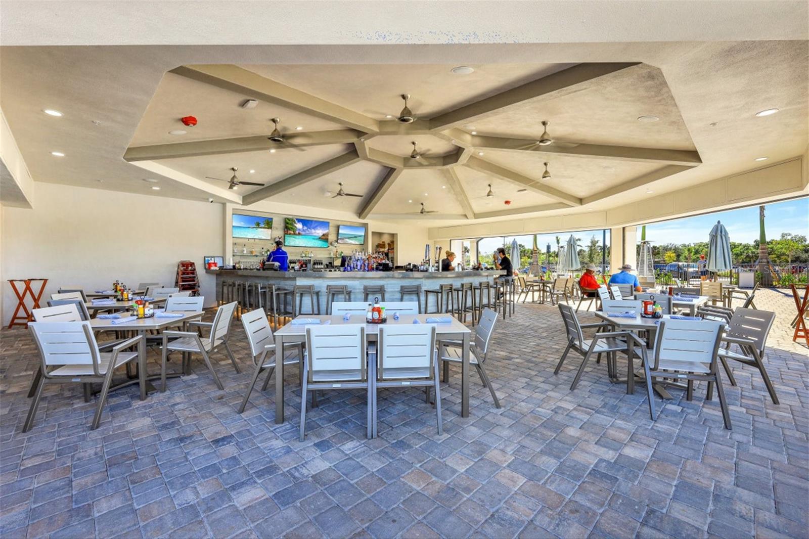 14221 Heritage Landing Blvd #2014 Property Photo 35