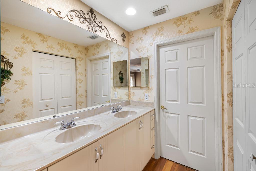 19310 Water Oak Dr #103 Property Photo 22