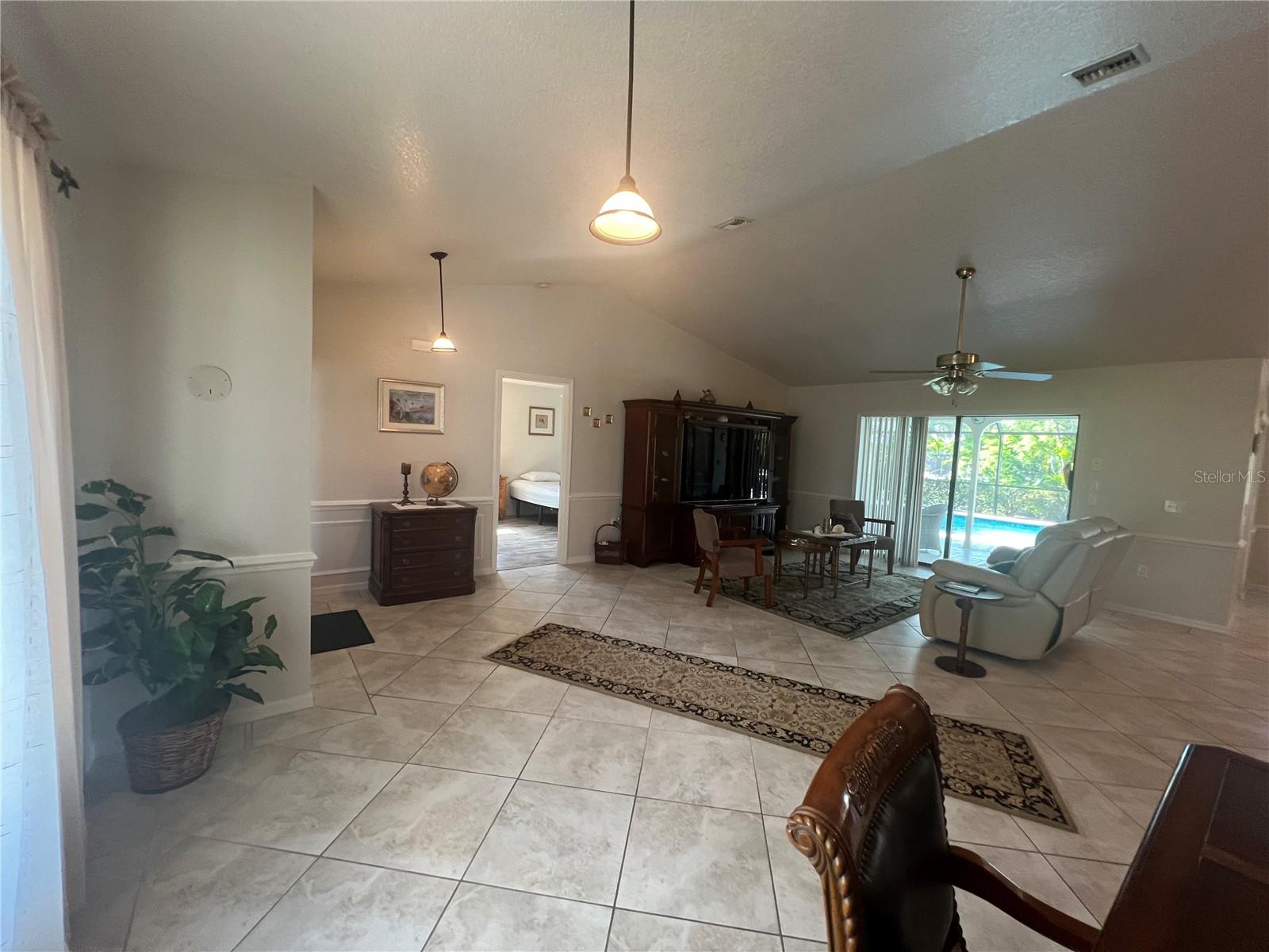 3177 Clifford St Property Photo 4