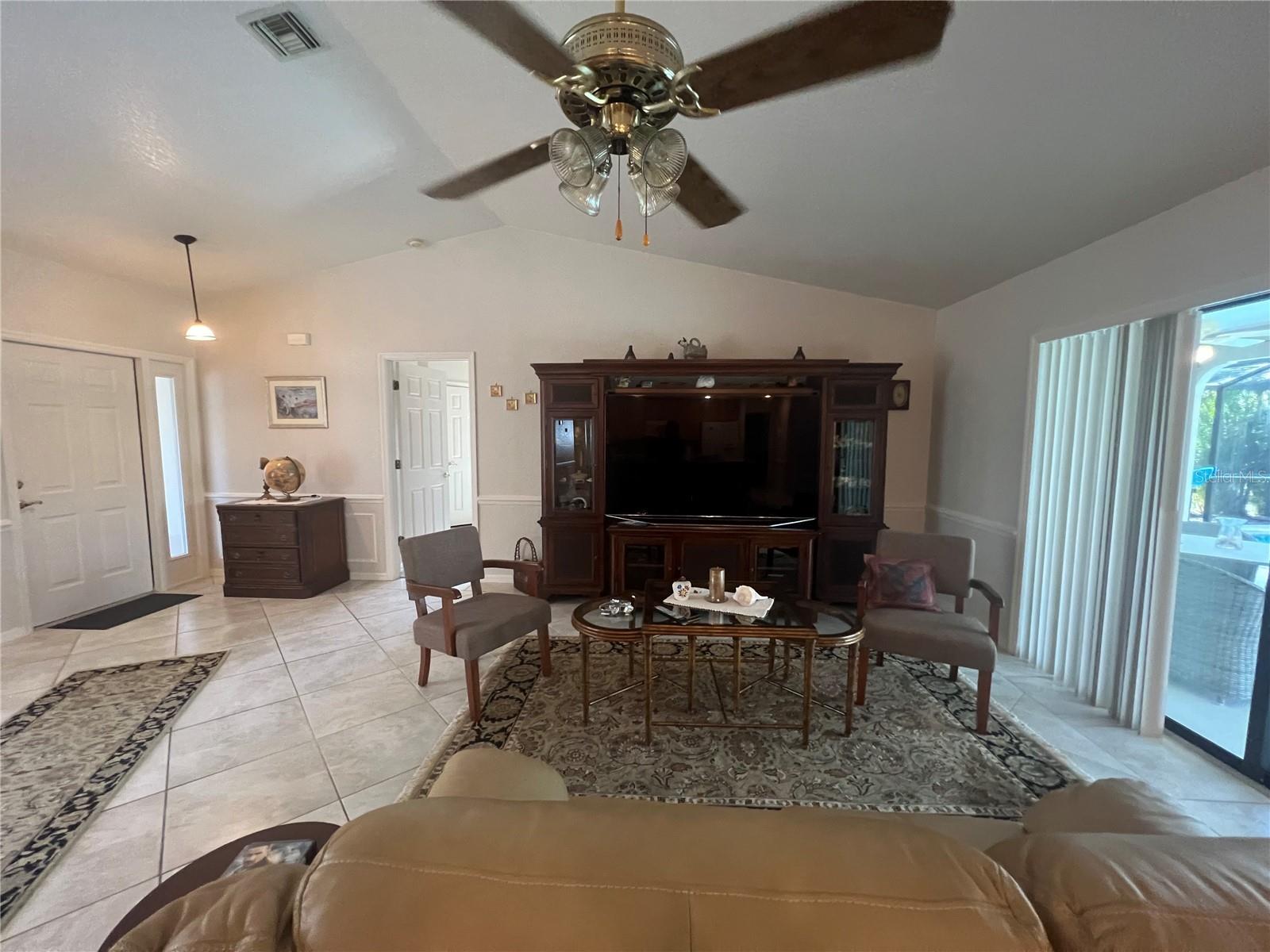 3177 Clifford St Property Photo 5