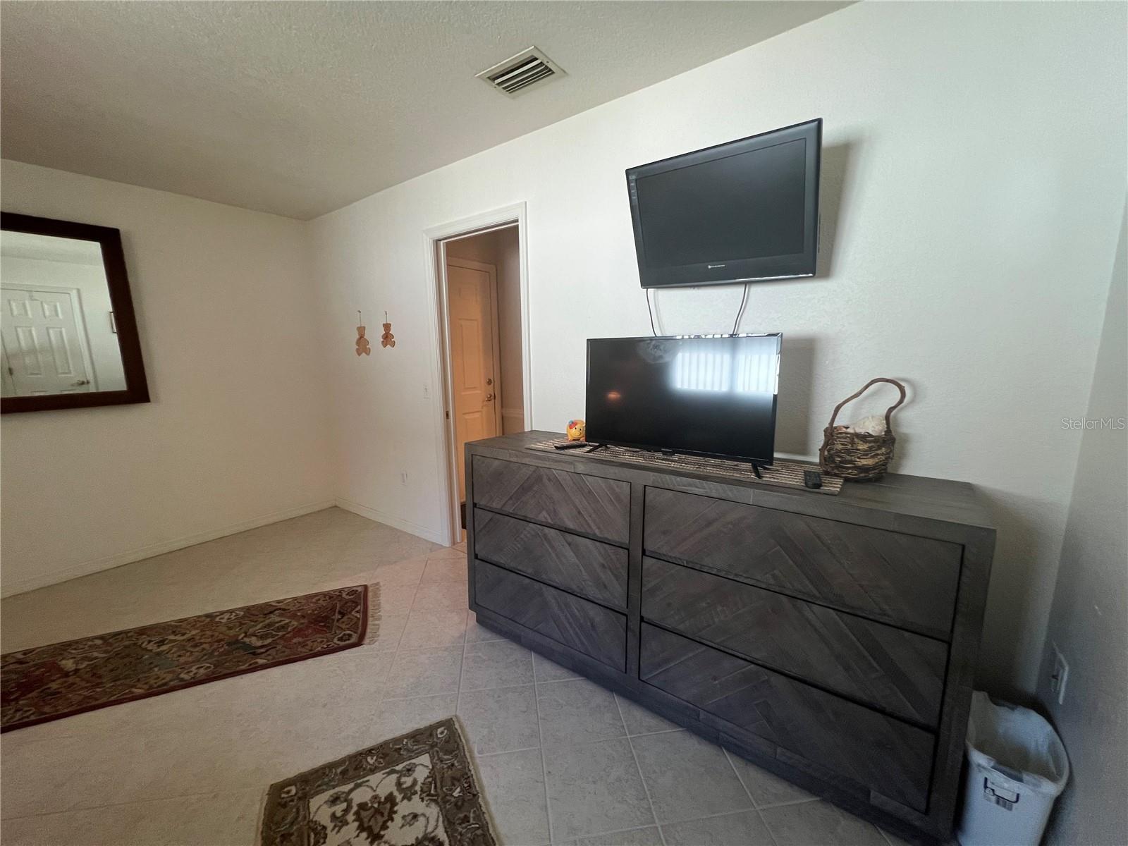 3177 Clifford St Property Photo 16