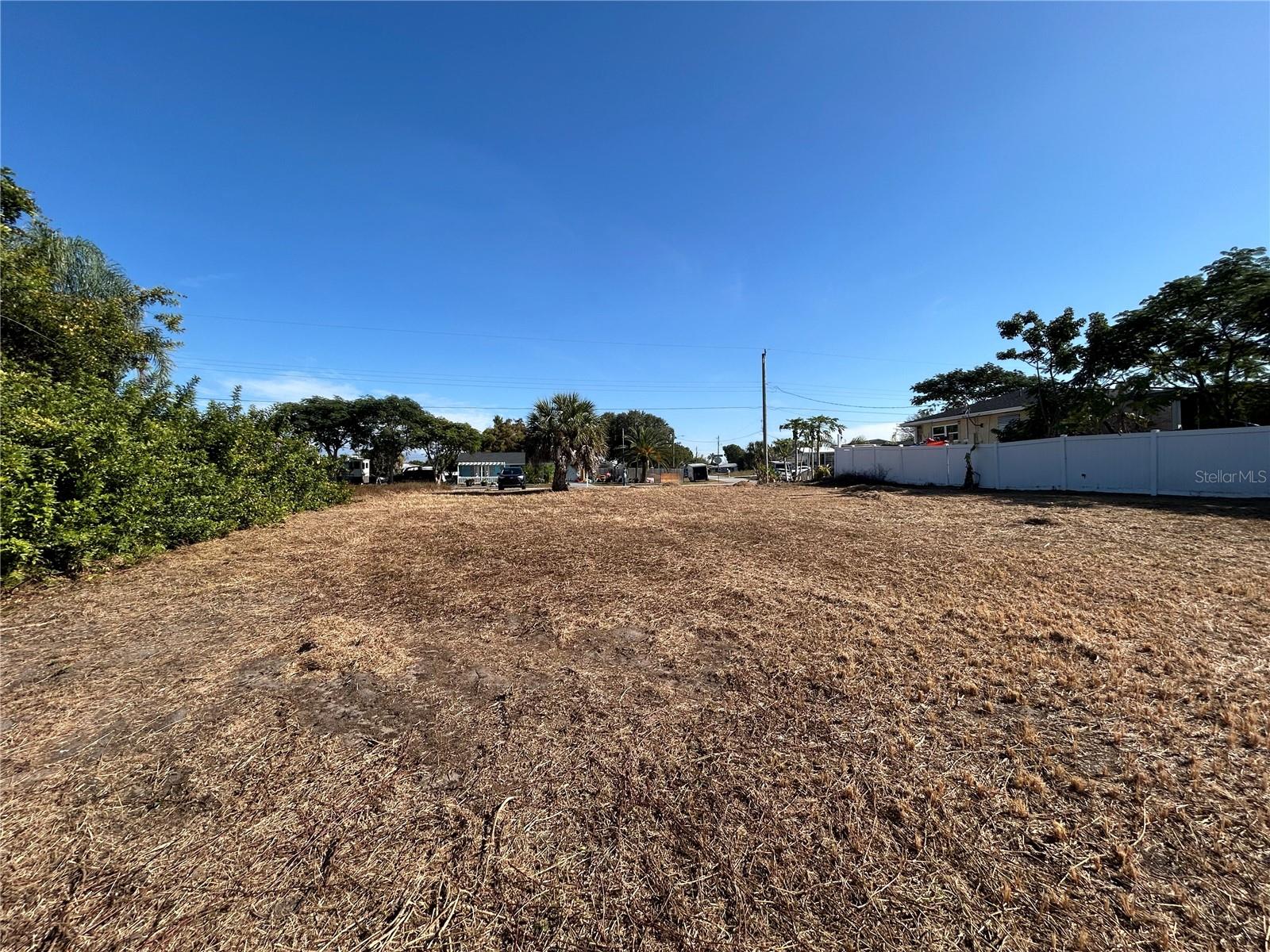 3285 Santa Barbara Dr Property Photo 10