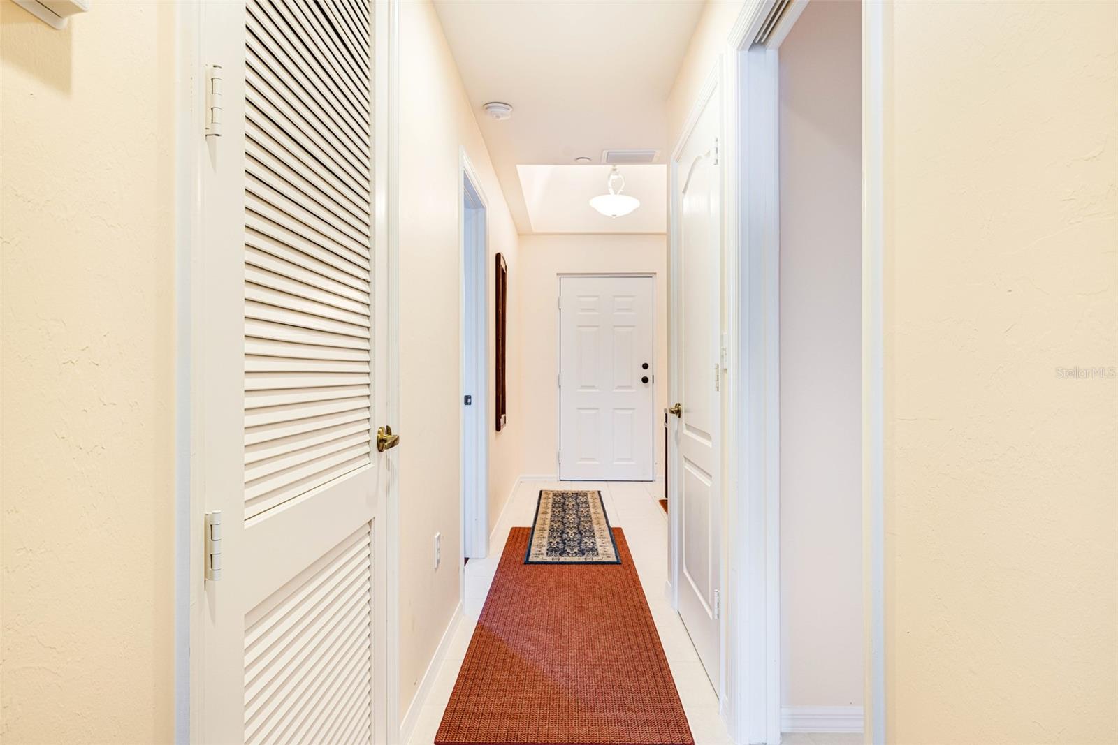 14815 Laguna Dr #702 Property Photo 4