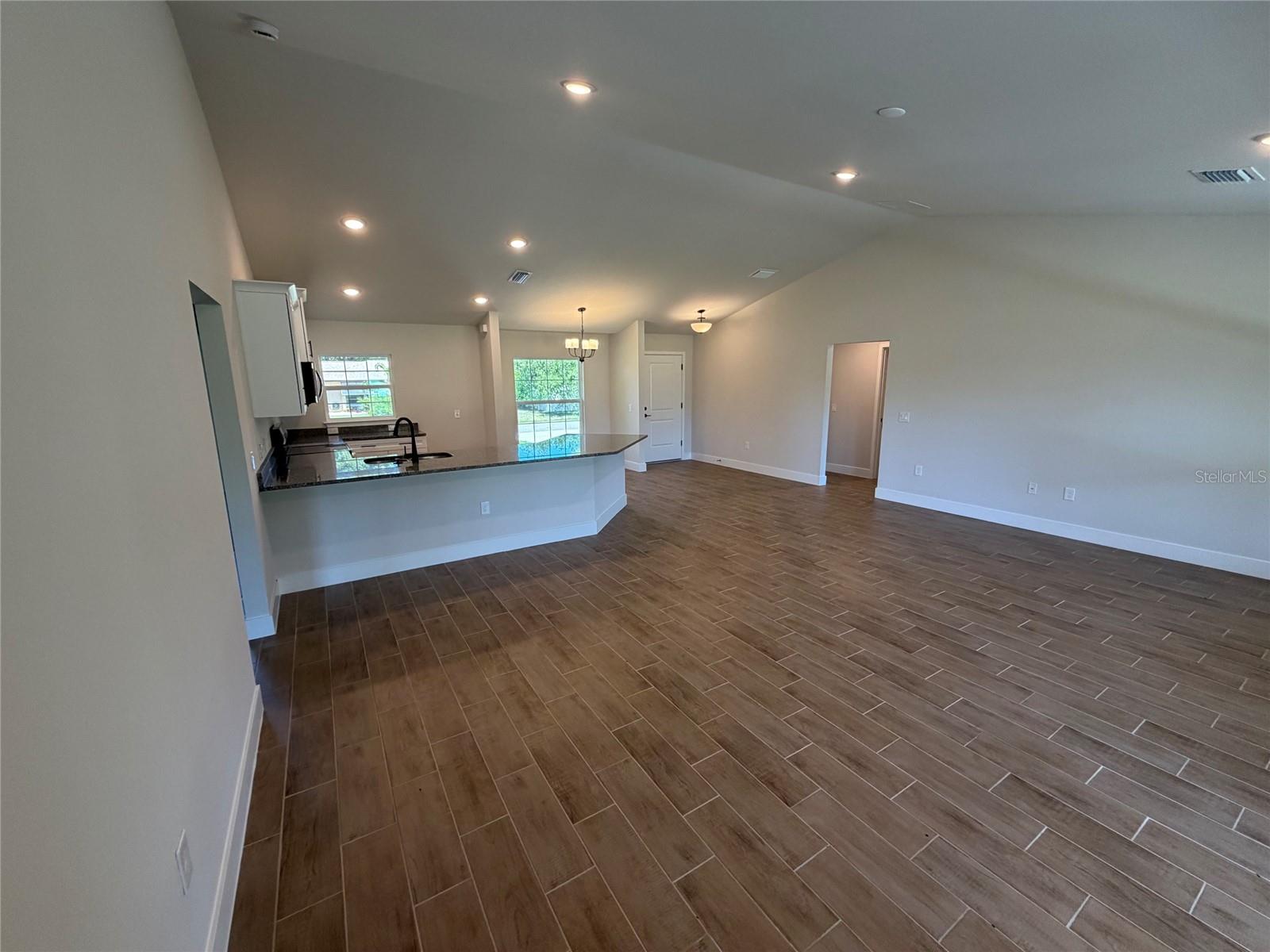 871 Red Bay St Property Photo 6