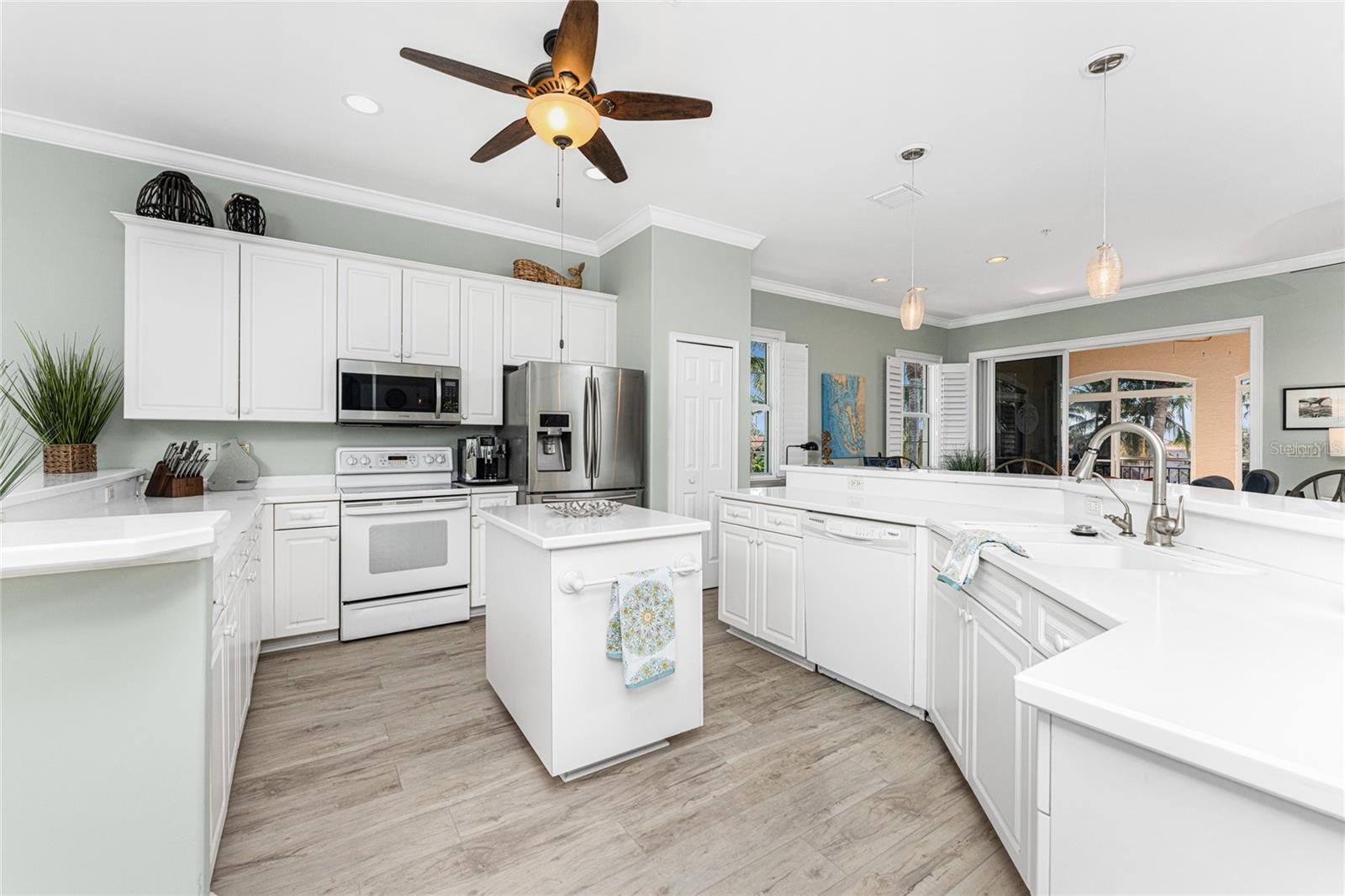 3464 Sunset Key Cir #103 Property Photo 5