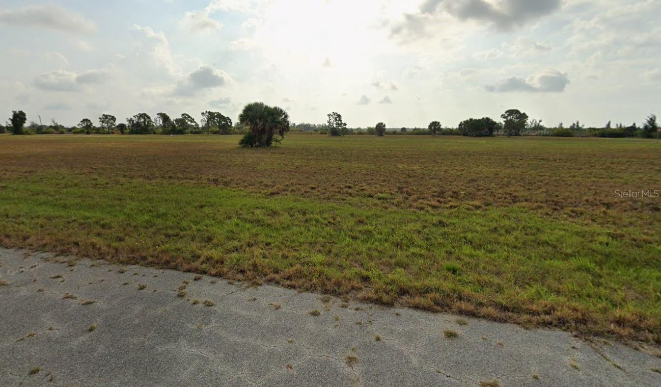 24 CHINABERRY WAY Property Photo 1