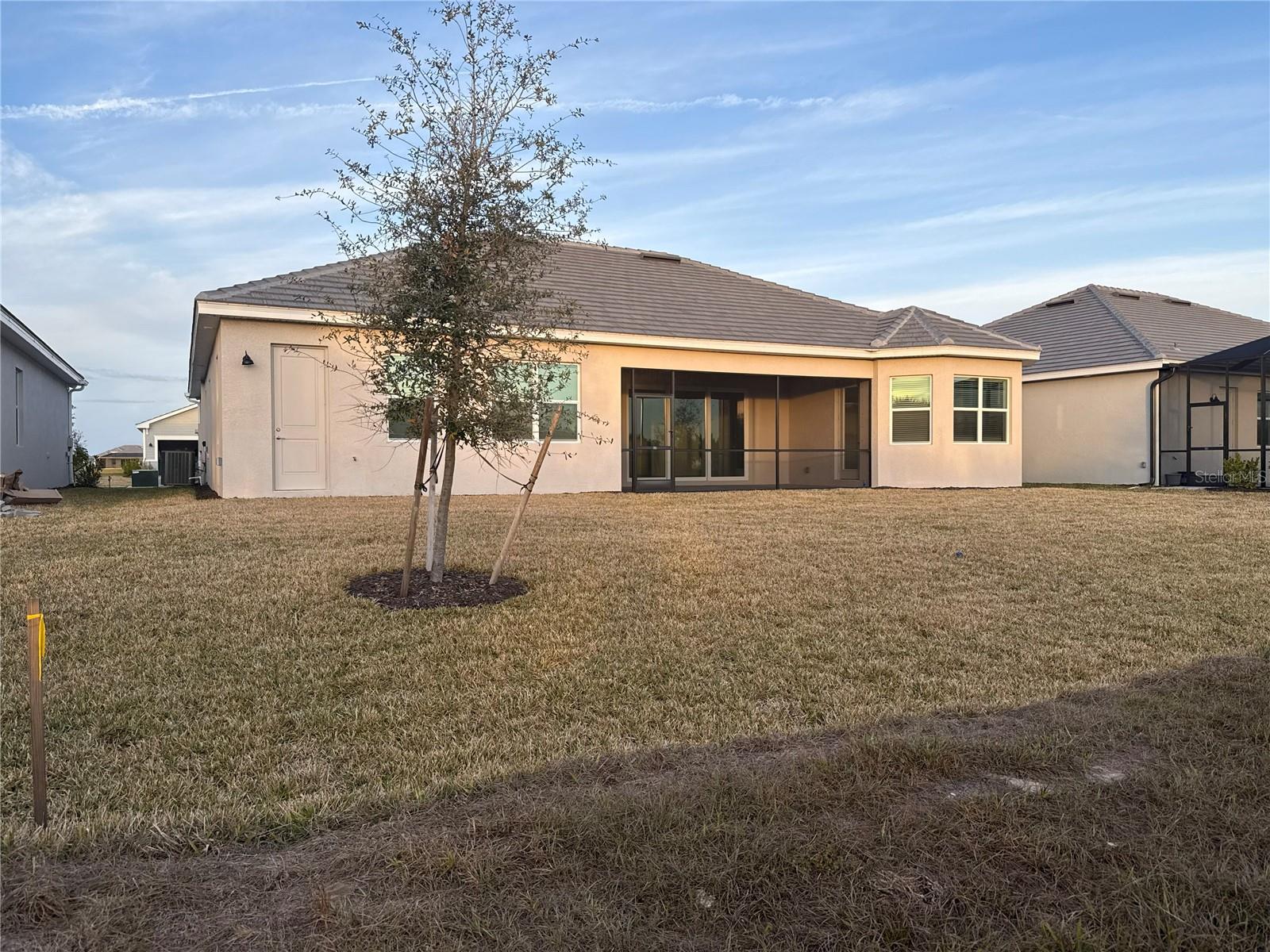 7796 Lakes Edge Ln Property Photo 3