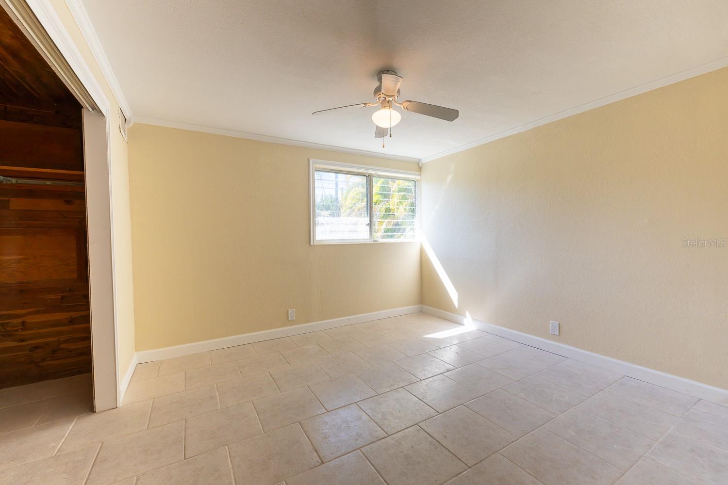 410 W Charlotte Ave Property Photo 8