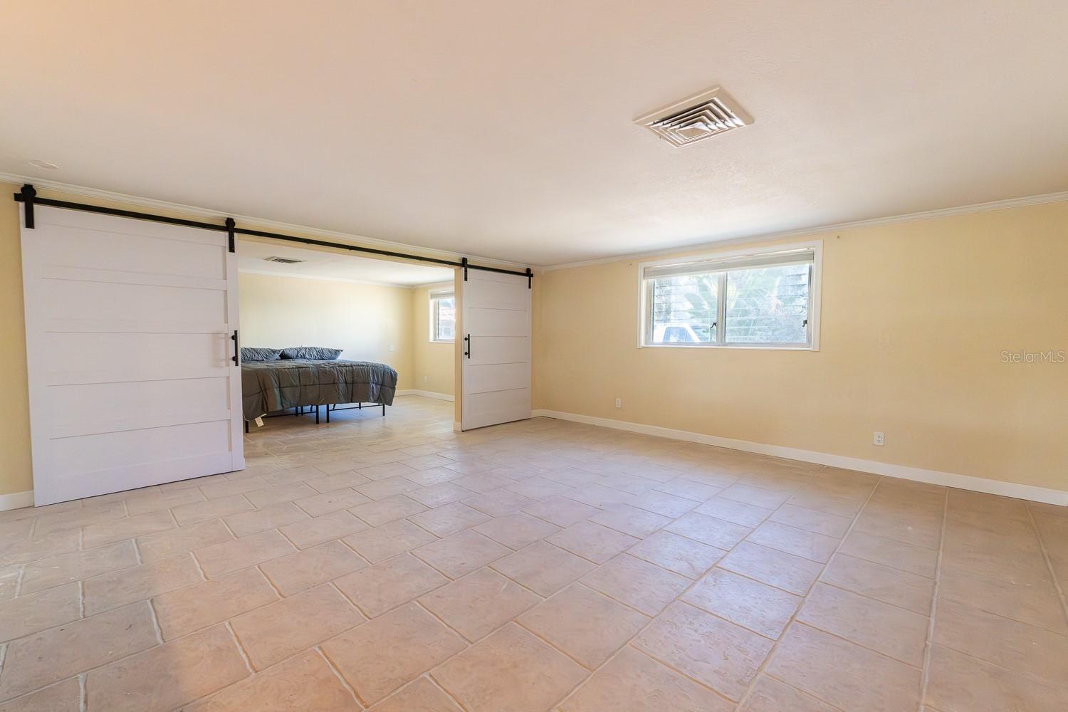 410 W Charlotte Ave Property Photo 17