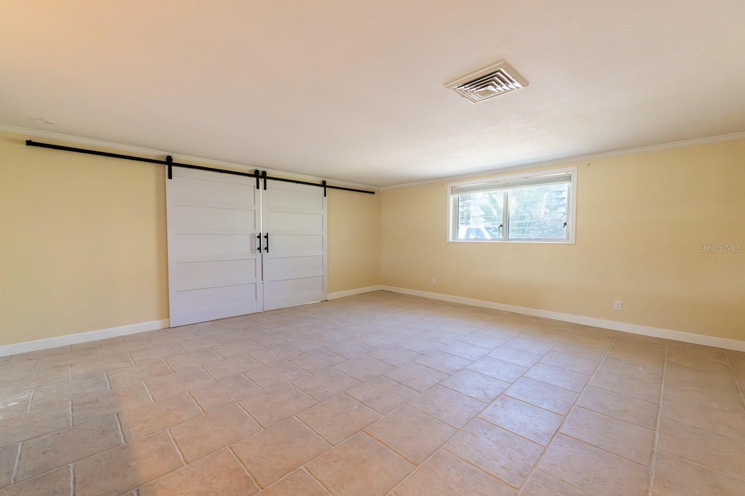 410 W Charlotte Ave Property Photo 18