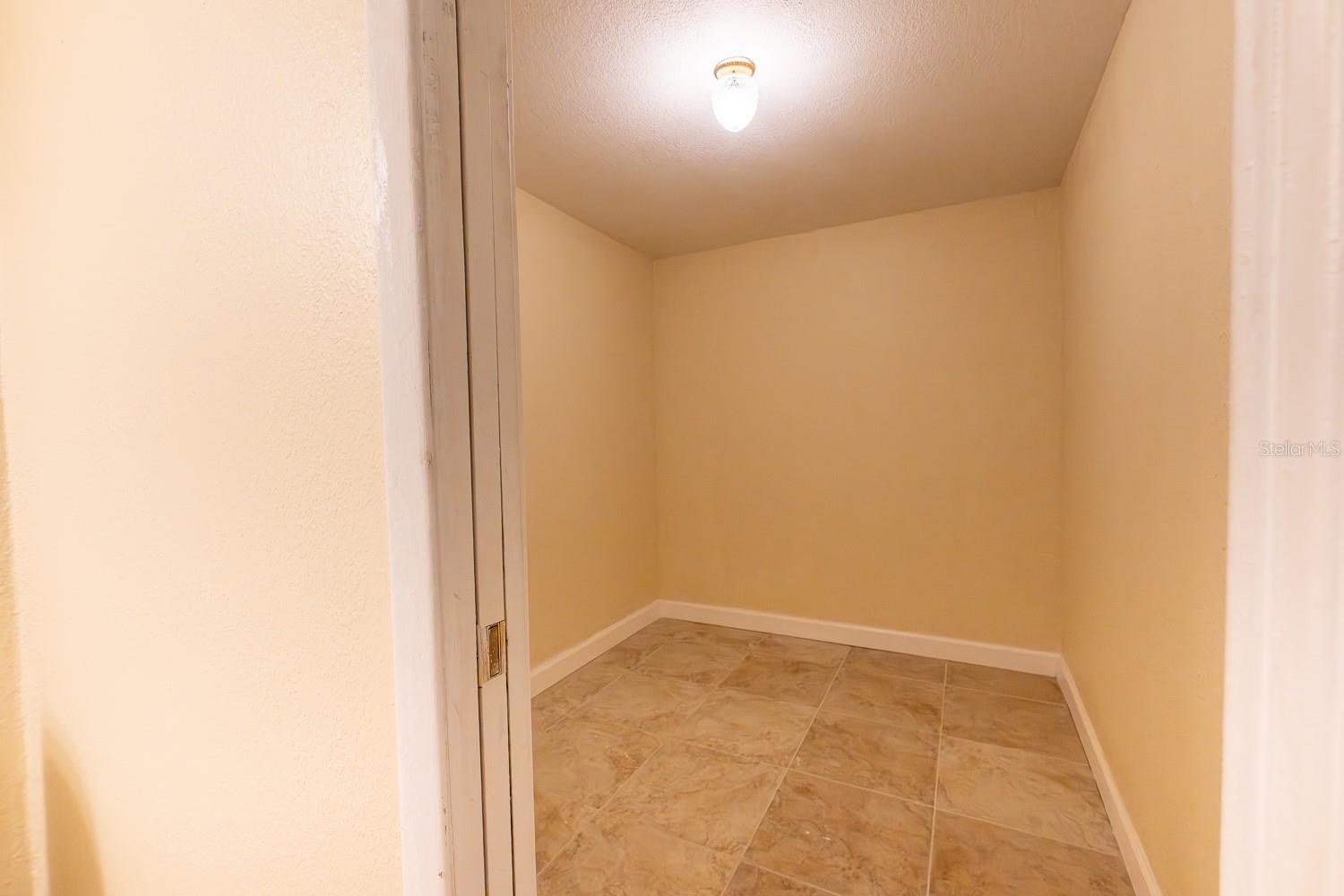 410 W Charlotte Ave Property Photo 23