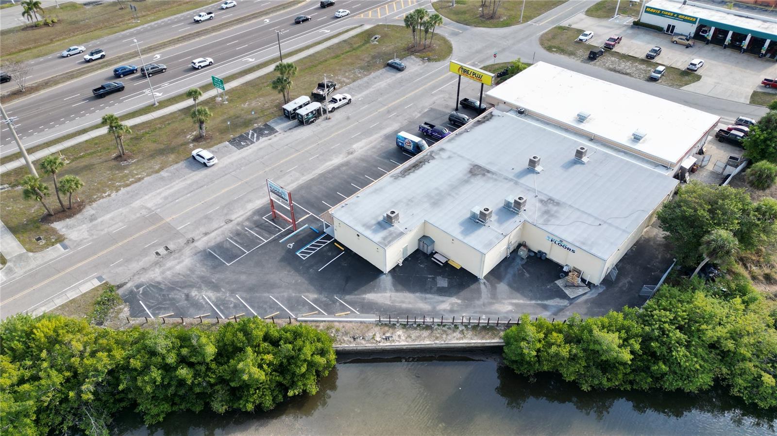 3527 Tamiami Trl #e Property Photo 4