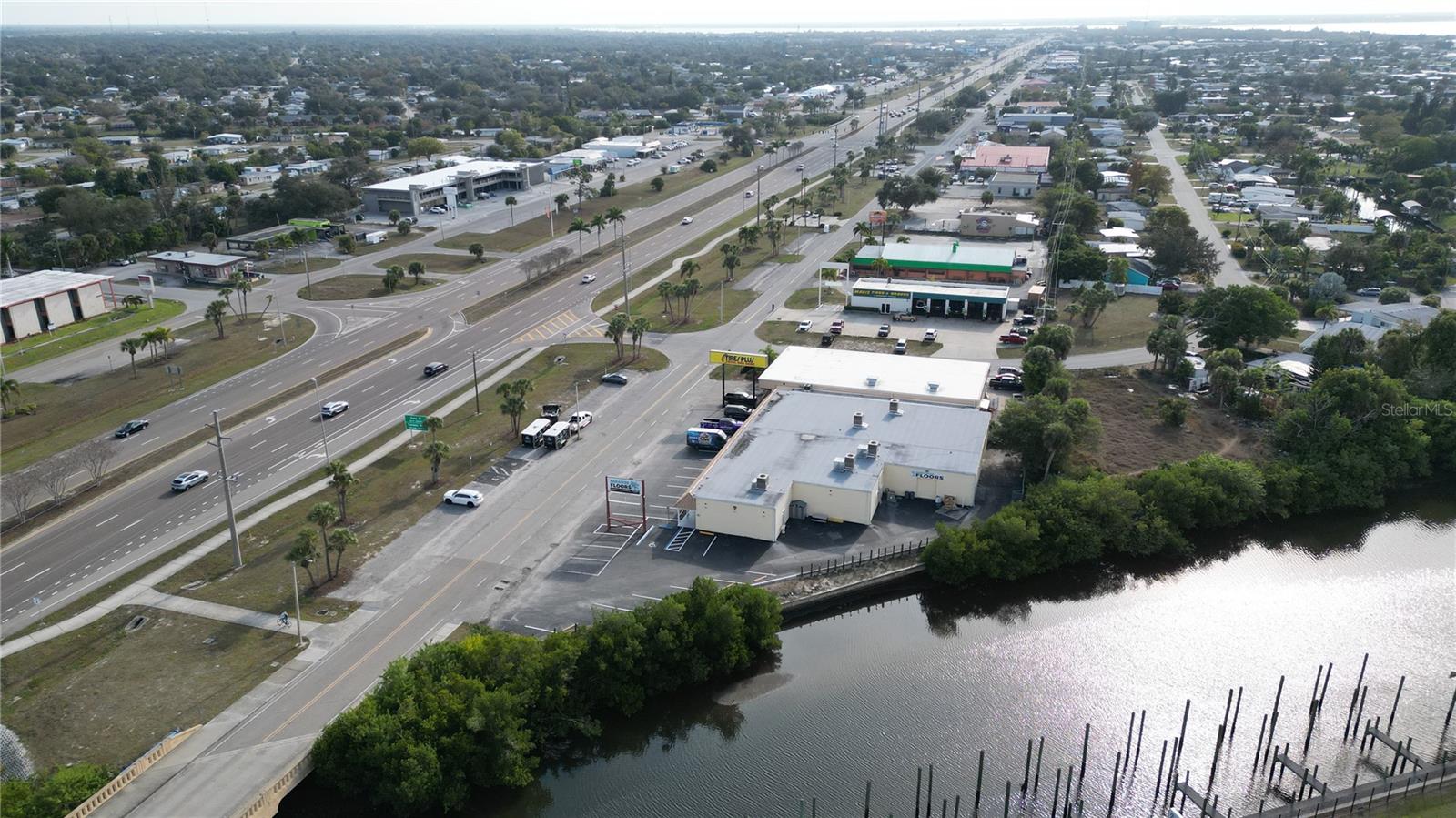 3527 Tamiami Trl #e Property Photo 6