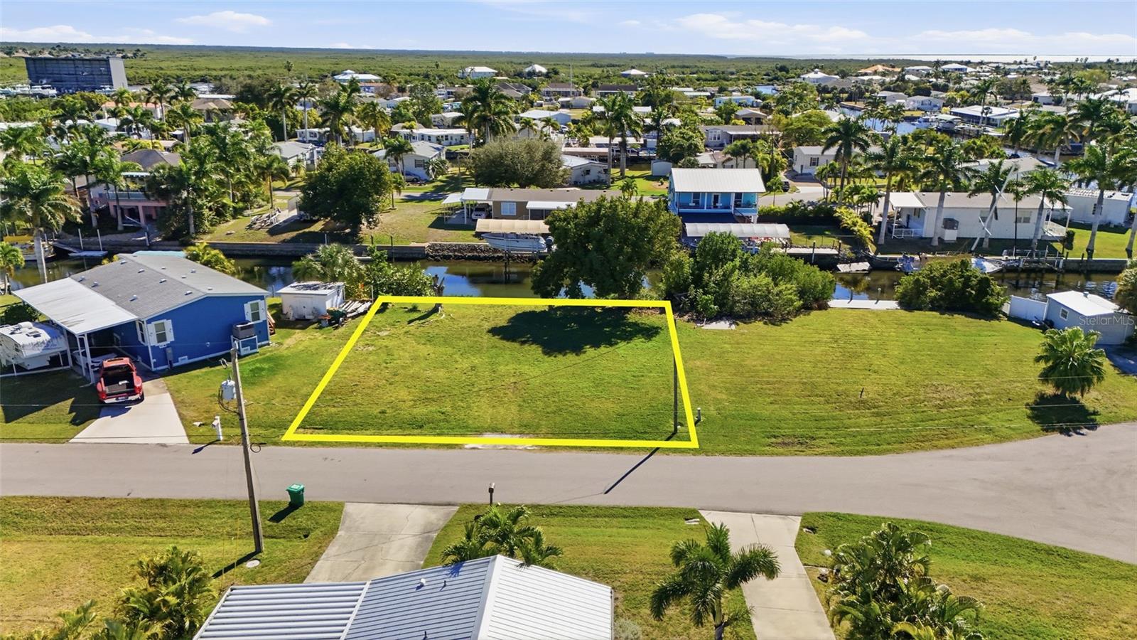 751 Coral Dr Property Photo 3