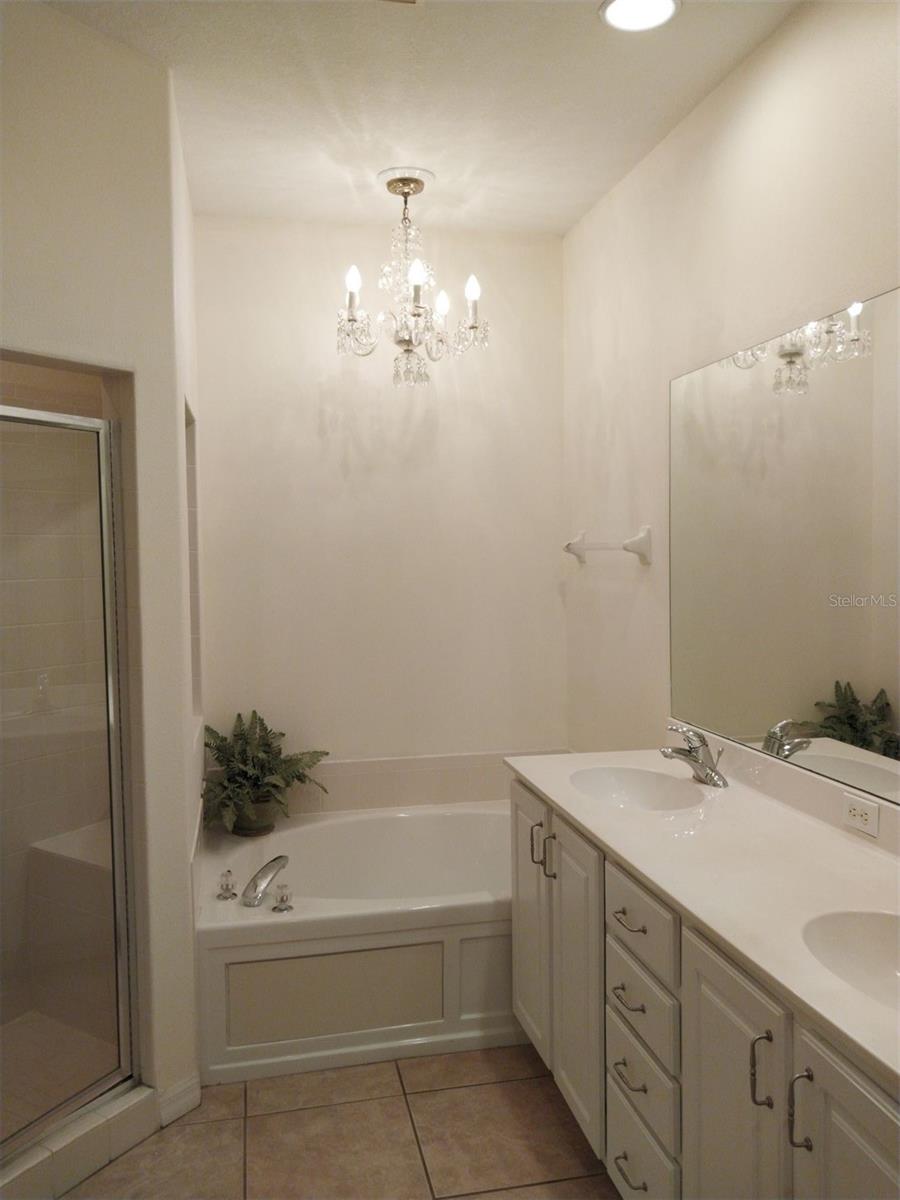 5641 Hidden Oak Ct Property Photo 10
