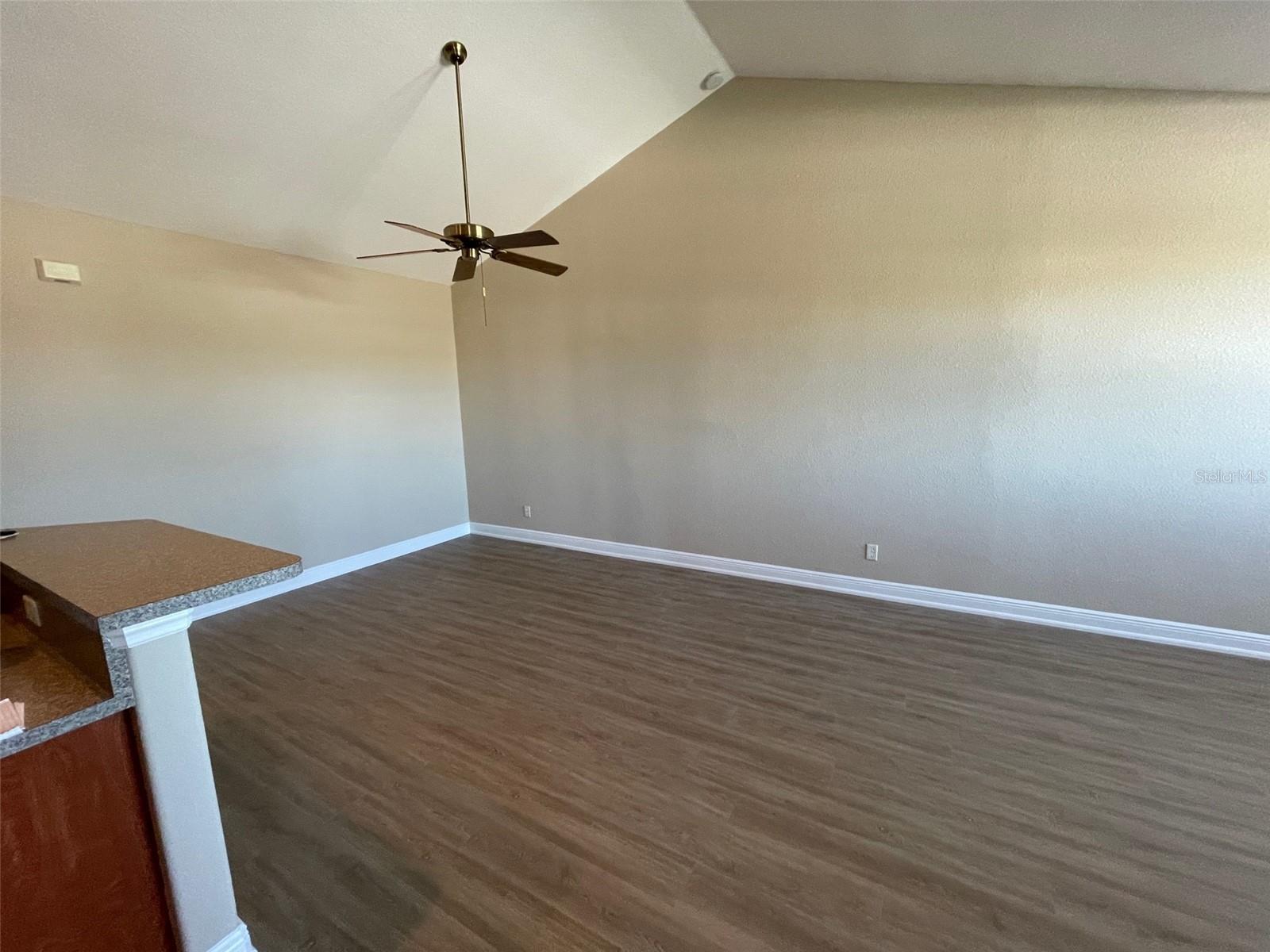 10365 Pendleton Ave Property Photo 4