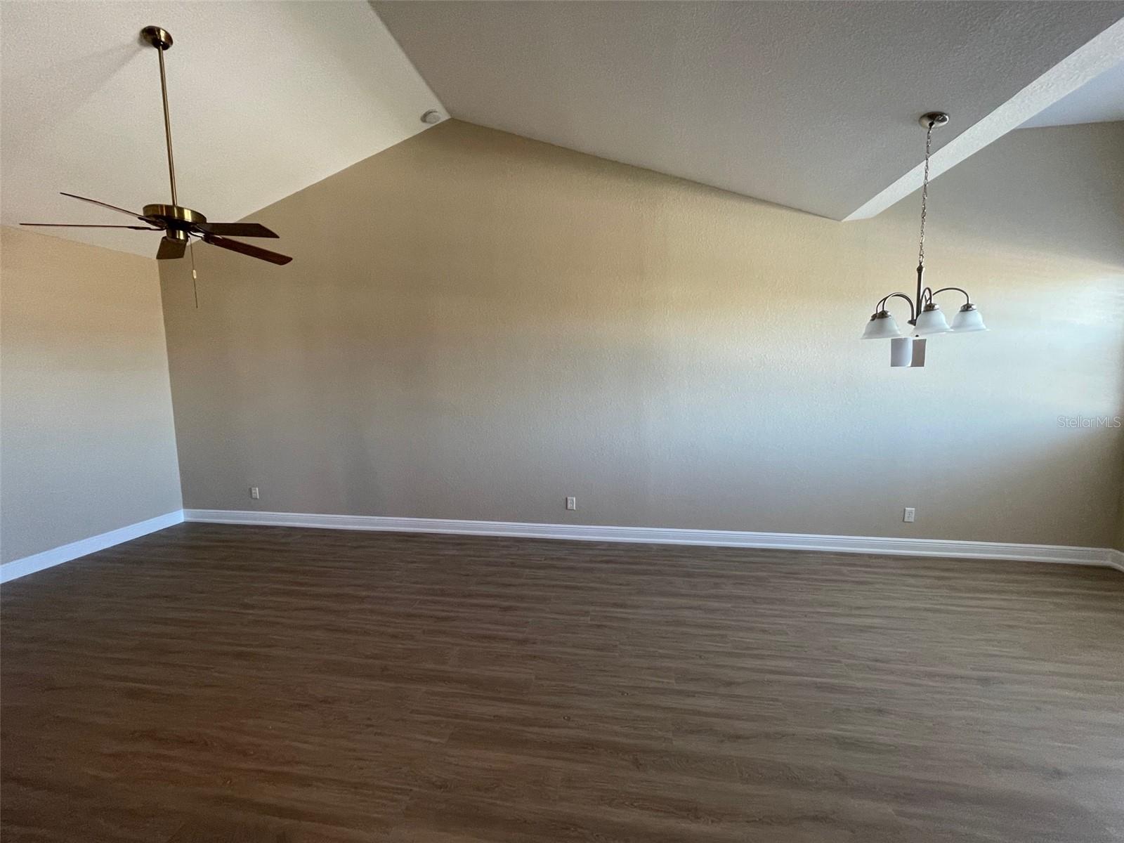 10365 Pendleton Ave Property Photo 5
