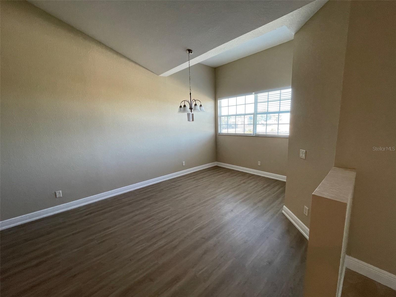 10365 Pendleton Ave Property Photo 6