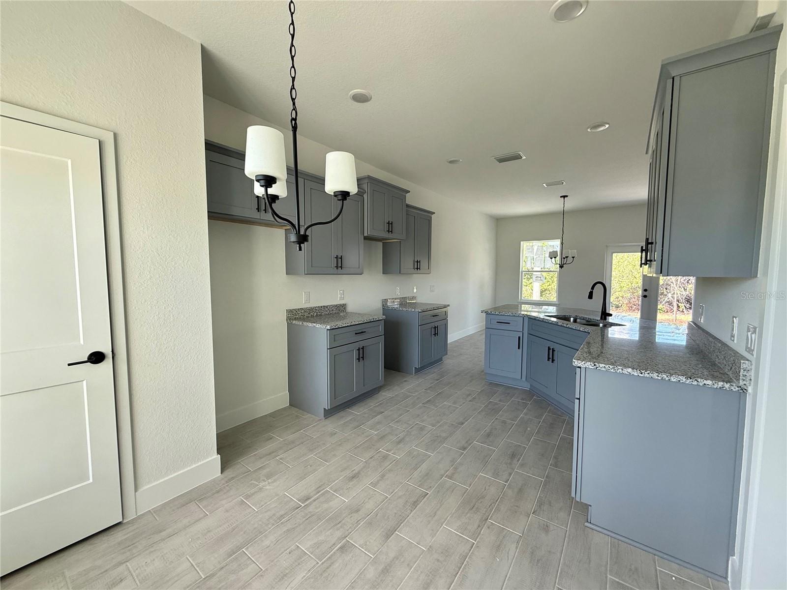 27204 Deep Creek Blvd Property Photo 8