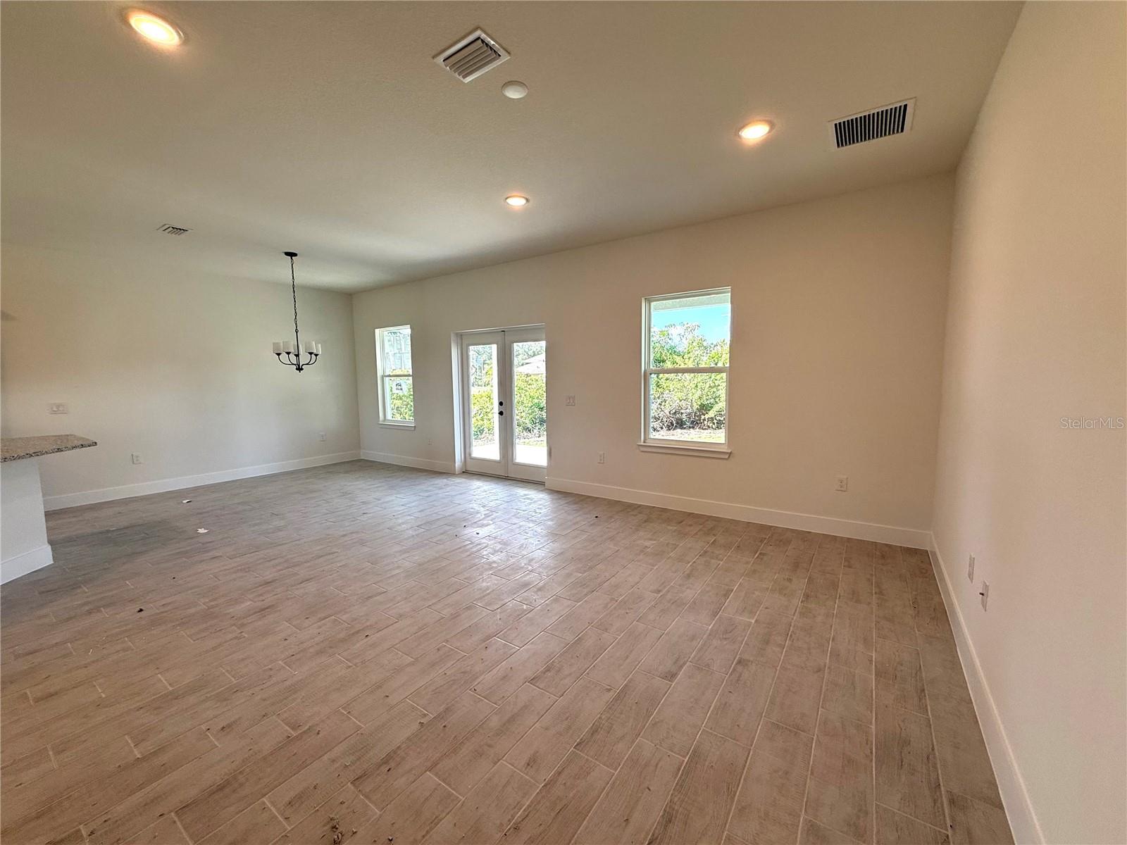 27204 Deep Creek Blvd Property Photo 12