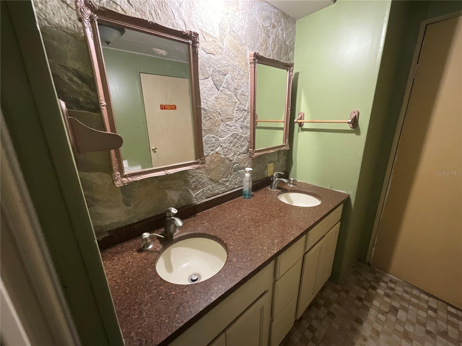 700 Jersey Ct Property Photo 34