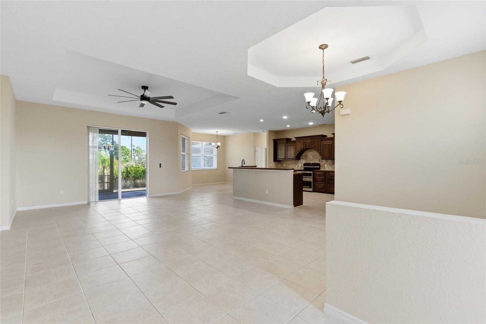 6 Transon Ln Property Photo 3